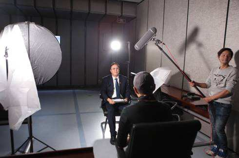 “毛主席:中國婦女解放的急先鋒” “毛主席:中國婦女解放的急先鋒”